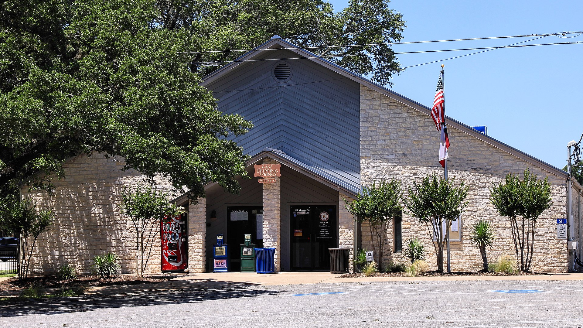 1920px-Dripping_Springs_Texas_City_Hall_2019